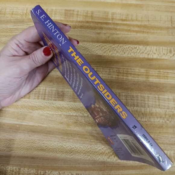 The Outsiders by S.E. Hinton (1997) Paperback Book Puffin Books Vintage Used - Picture 3 of 8